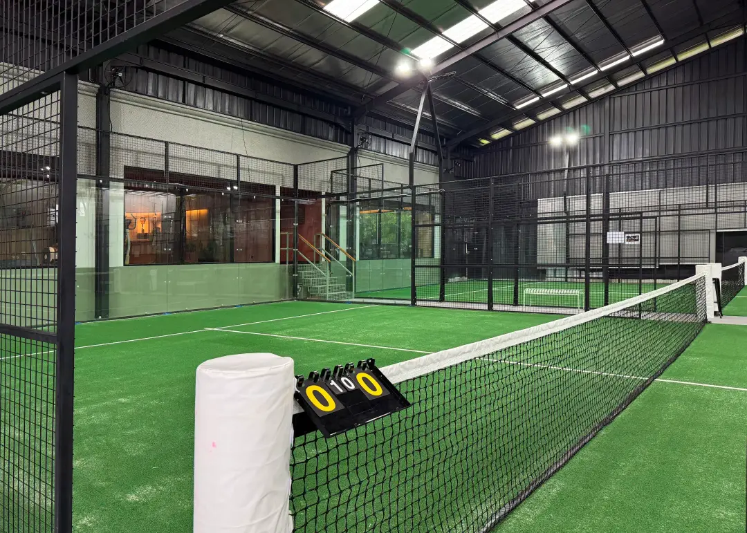 Net with a score marker on the post